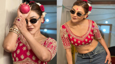 ব্লাউজের সঙ্গে জিন্স, জয়া লিখলেন ‘ডোন্ট বি এন অ্যাপল’ ব্লাউজের সঙ্গে জিন্স, জয়া লিখলেন ‘ডোন্ট বি এন অ্যাপল’