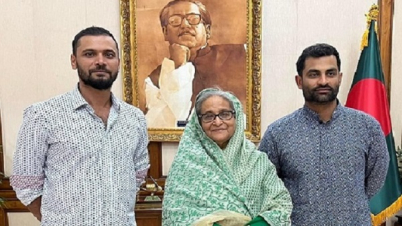 প্রধানমন্ত্রীকে নিয়ে মাশরাফির আবেগঘন পোস্ট