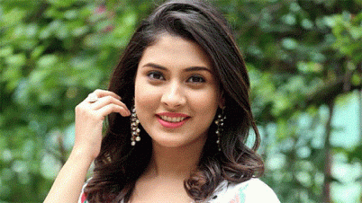 ‘ভাইরাল গার্ল’ নাটকে রেকর্ড গড়লেন মেহজাবিন