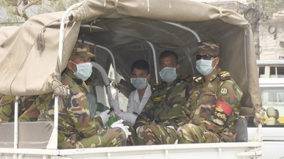 রেড জোনে সেনা টহল জোরদার হচ্ছে: আইএসপিআর রেড জোনে সেনা টহল জোরদার হচ্ছে: আইএসপিআর