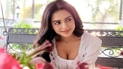সুখবর দিলেন নুসরাত ফারিয়া