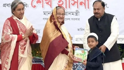 নতুন বই বিতরণ কার্যক্রম উদ্বোধন করলেন প্রধানমন্ত্রী