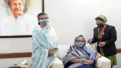 করোনা টিকা নিলেন প্রধানমন্ত্রী করোনা টিকা নিলেন প্রধানমন্ত্রী