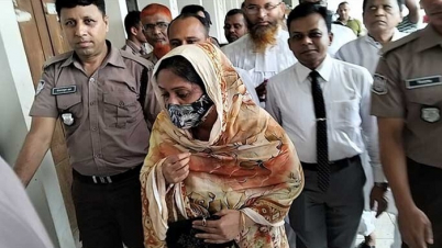 আদালতে অঝোরে কাঁদলেন রামিসার মা আদালতে অঝোরে কাঁদলেন রামিসার মা