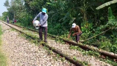 গাজীপুরে তীব্র গরমে বেঁকে গেছে রেললাইন