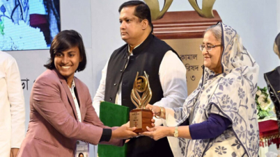 শেখ কামাল ক্রীড়া পুরস্কার পেলেন সাবিনা