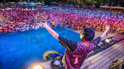 করোনাভাইরাসের বিদায়ে উহানে জাঁকালো পার্টি