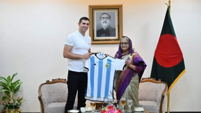 প্রধানমন্ত্রীর সঙ্গে বিশ্বকাপজয়ী মার্টিনেজের সাক্ষাৎ