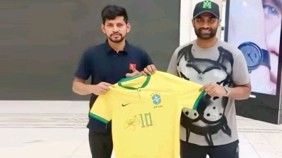 অটোগ্রাফসহ নেইমারের জার্সি উপহার পেলেন তামিম