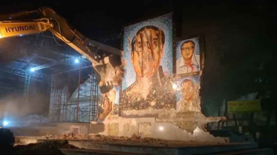গুঁড়িয়ে দেয়া হলো বঙ্গবন্ধুর ম্যুরাল, বাদ যায়নি জাতীয় ৪ নেতাও