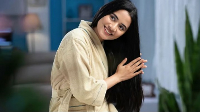 চুল পড়া,পাতলা হওয়া, রং বদল—সব সমস্যার সমাধান ৩ তেলে চুল পড়া,পাতলা হওয়া, রং বদল—সব সমস্যার সমাধান ৩ তেলে