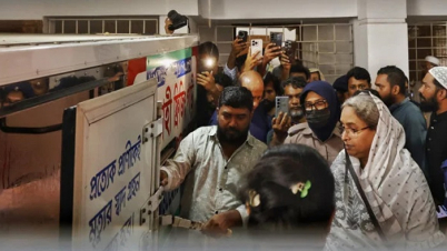 স্বামীকে শেষ বিদায় জানাতে ঢাকার বাসায় দীপু মনি